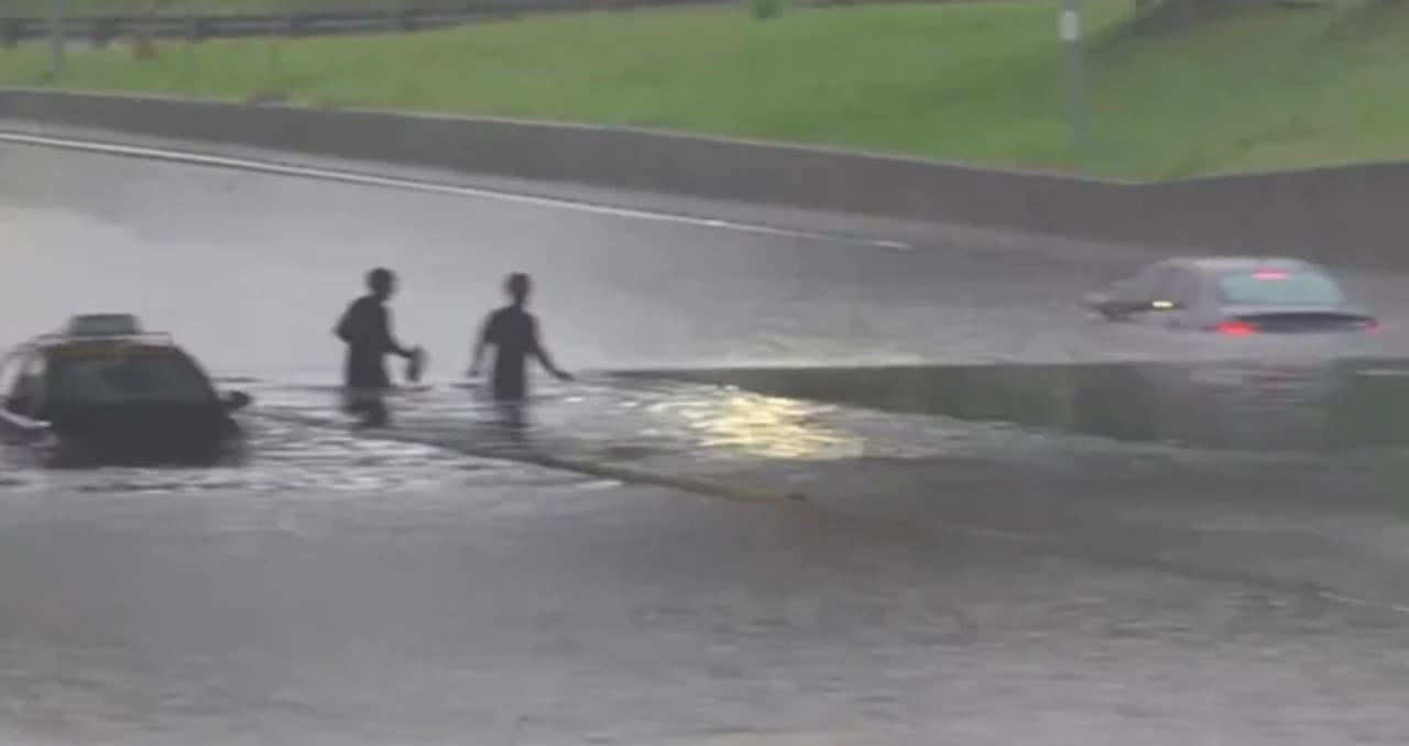 La General Paz, intransitable por la tormenta. 