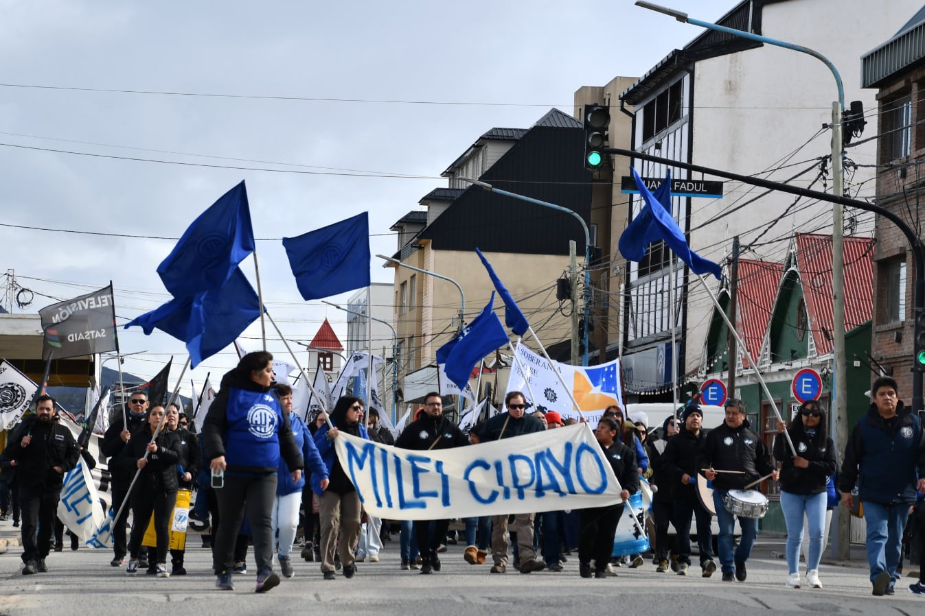 Ushuaia le dijo "fuera" a Milei. 