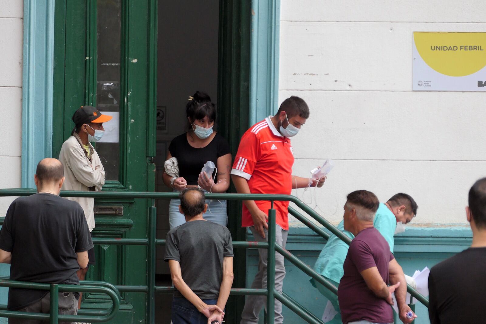 En el Hospital Rivadavia, de Palermo, los pacientes se multiplian en la guardia con posibles síntomas de dengue.