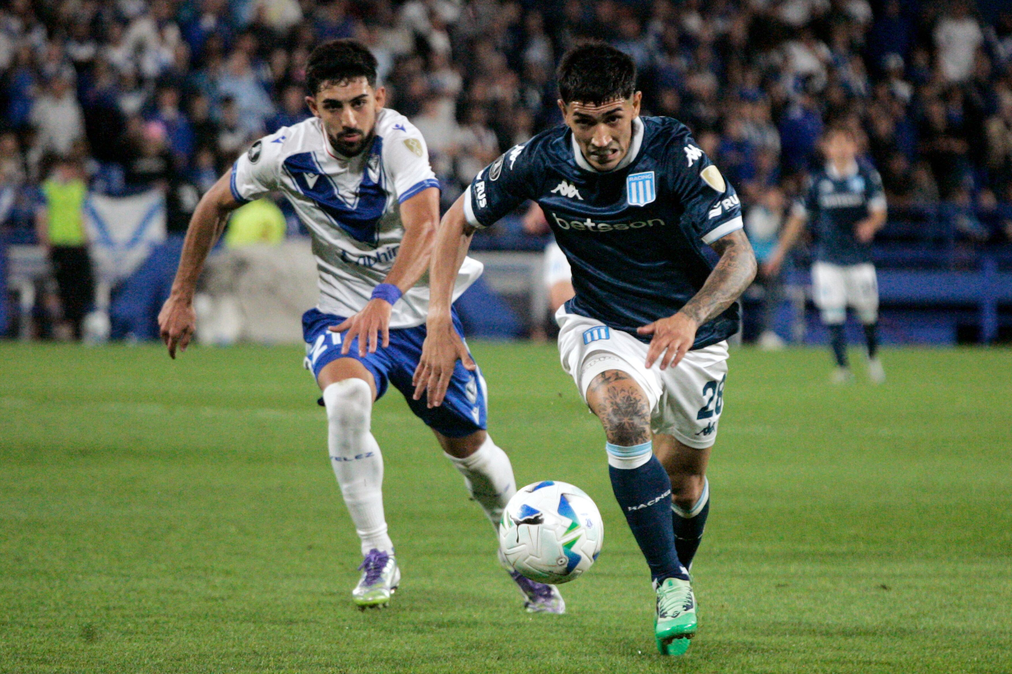 Santiago Solari, clave en el gol de Racing en Liniers. Está en duda por lesión.