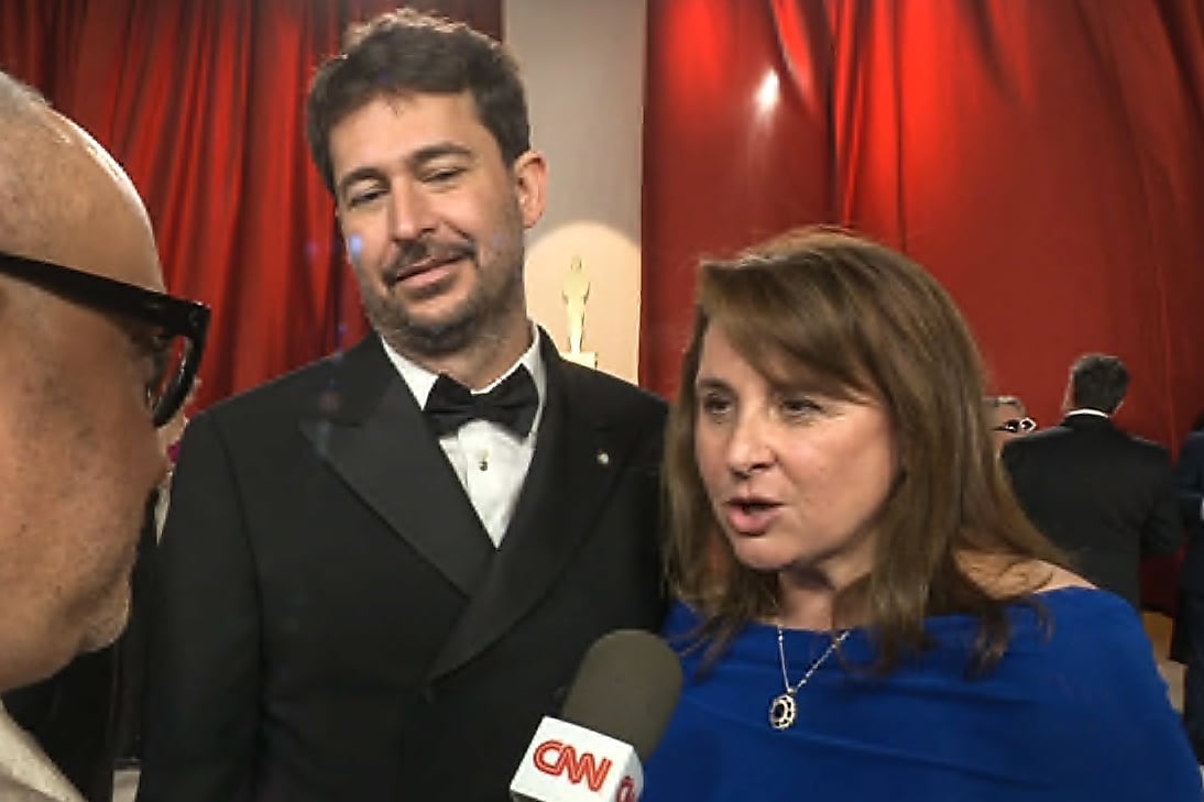 Alonso con Santiago Mitre en la alfombra roja del Oscar. 
