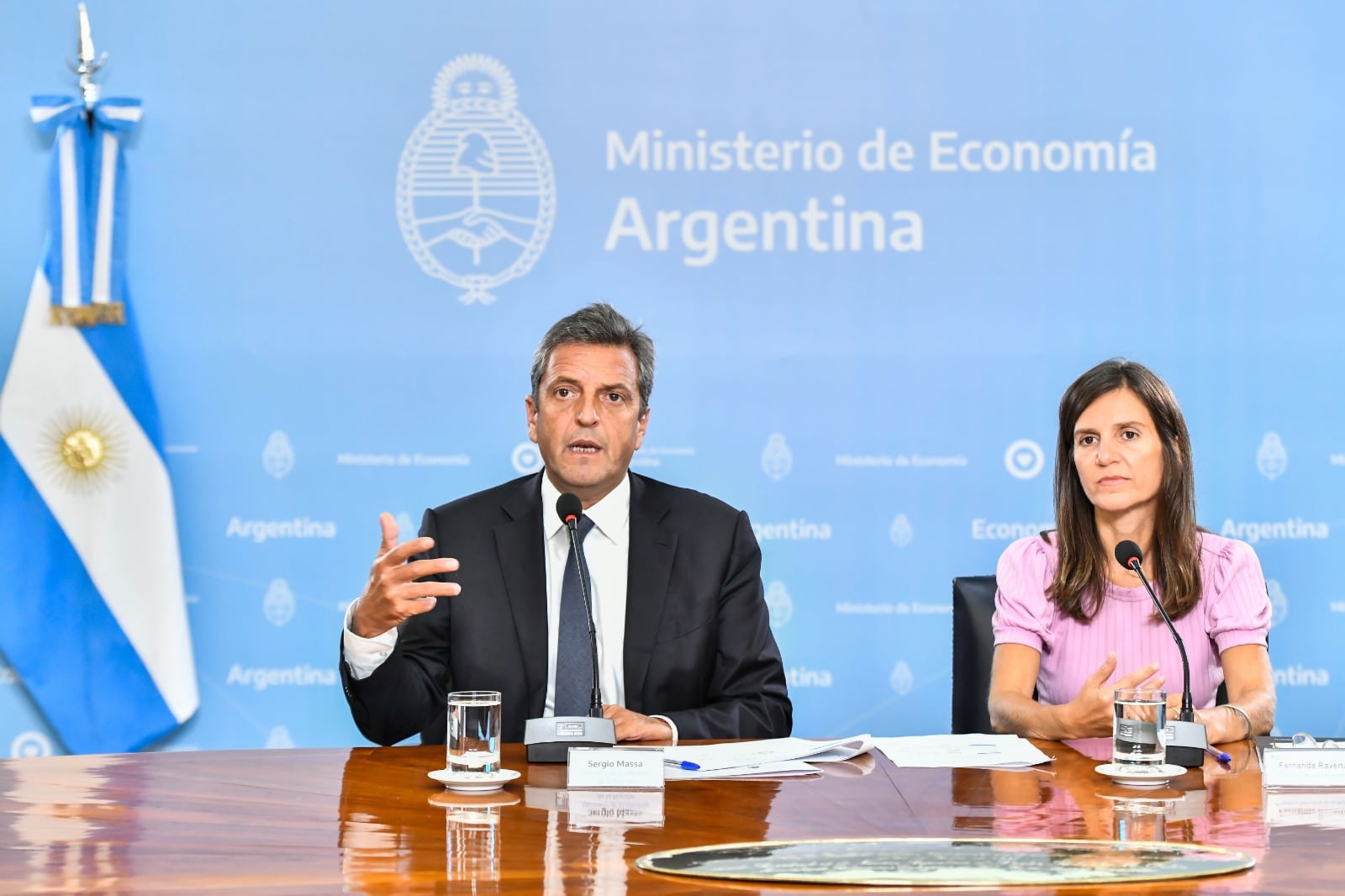 El ministro de Economía, Sergio Massa, y la titular de la Anses, Fernanda Raverta.