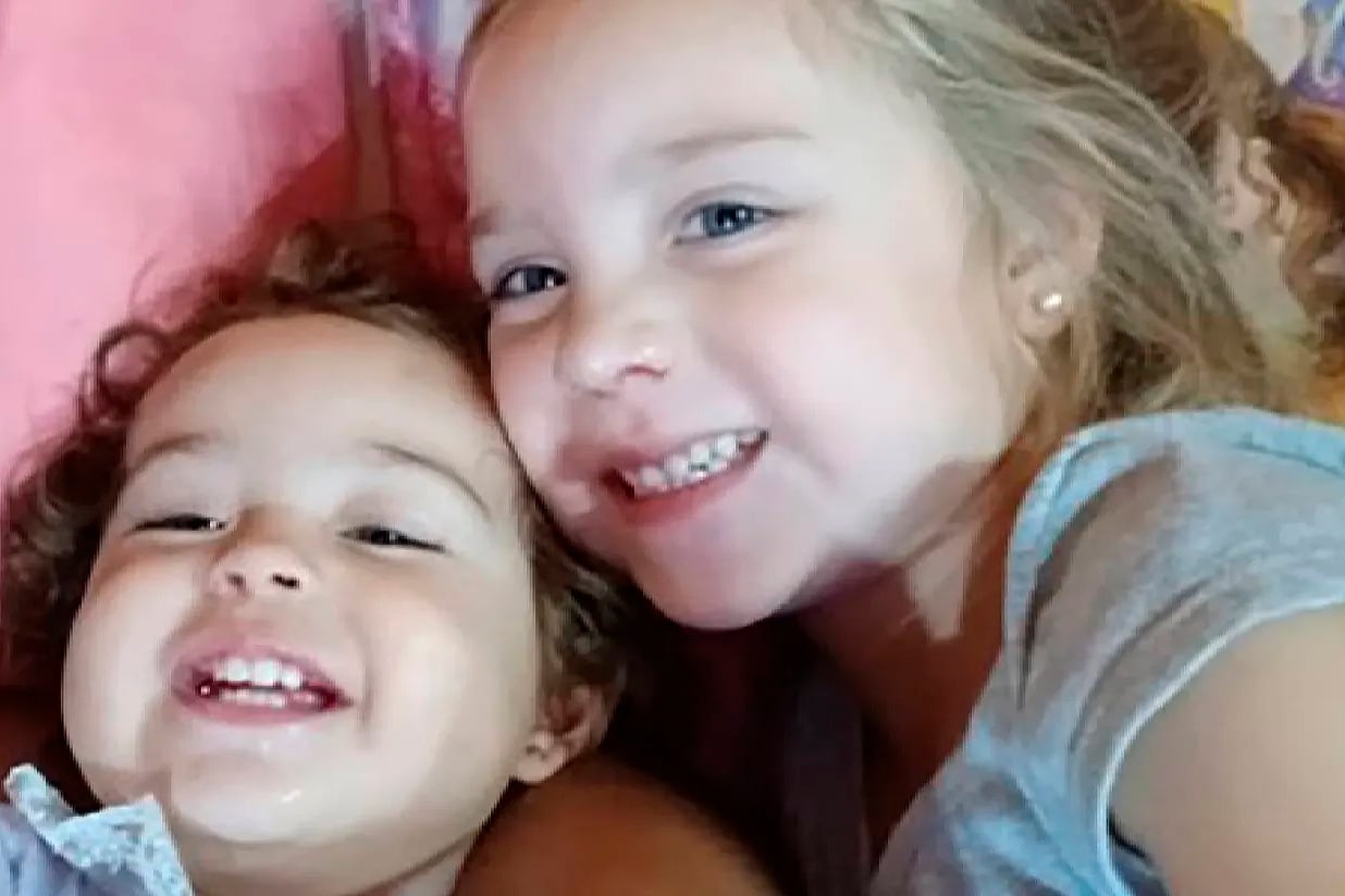 Delfina y Pilar Hecker fueron arrastradas por el agua durante el temporal de Bahía Blanca, hace tres semanas.