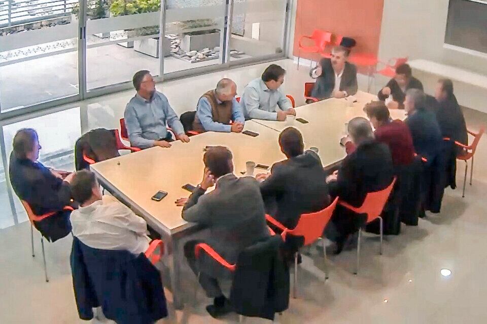 Espías, empresarios y funcionarios filmados mientras organizan cómo avanzar contra los sindicatos.