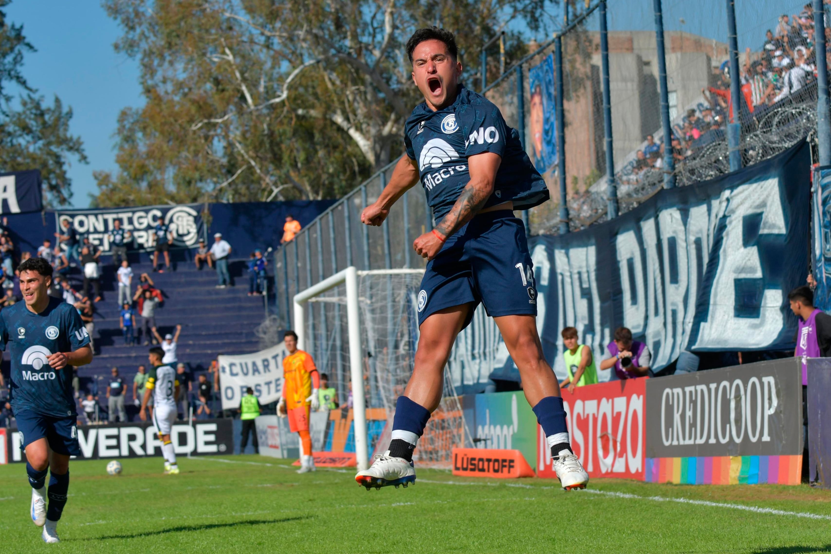 Gómez grita su gol para Independiente Rivadavia