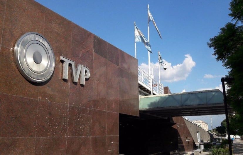 La medida se enmarca en un contexto de ajuste y reestructuración del sector público, tras el reciente cierre de la agencia de noticias Télam