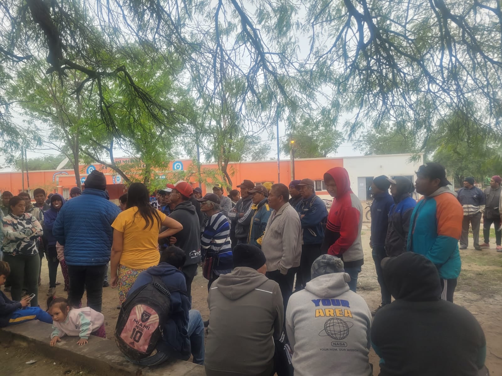 Las notificaciones motivaron una reunión en la plaza de Santa Victoria Este 