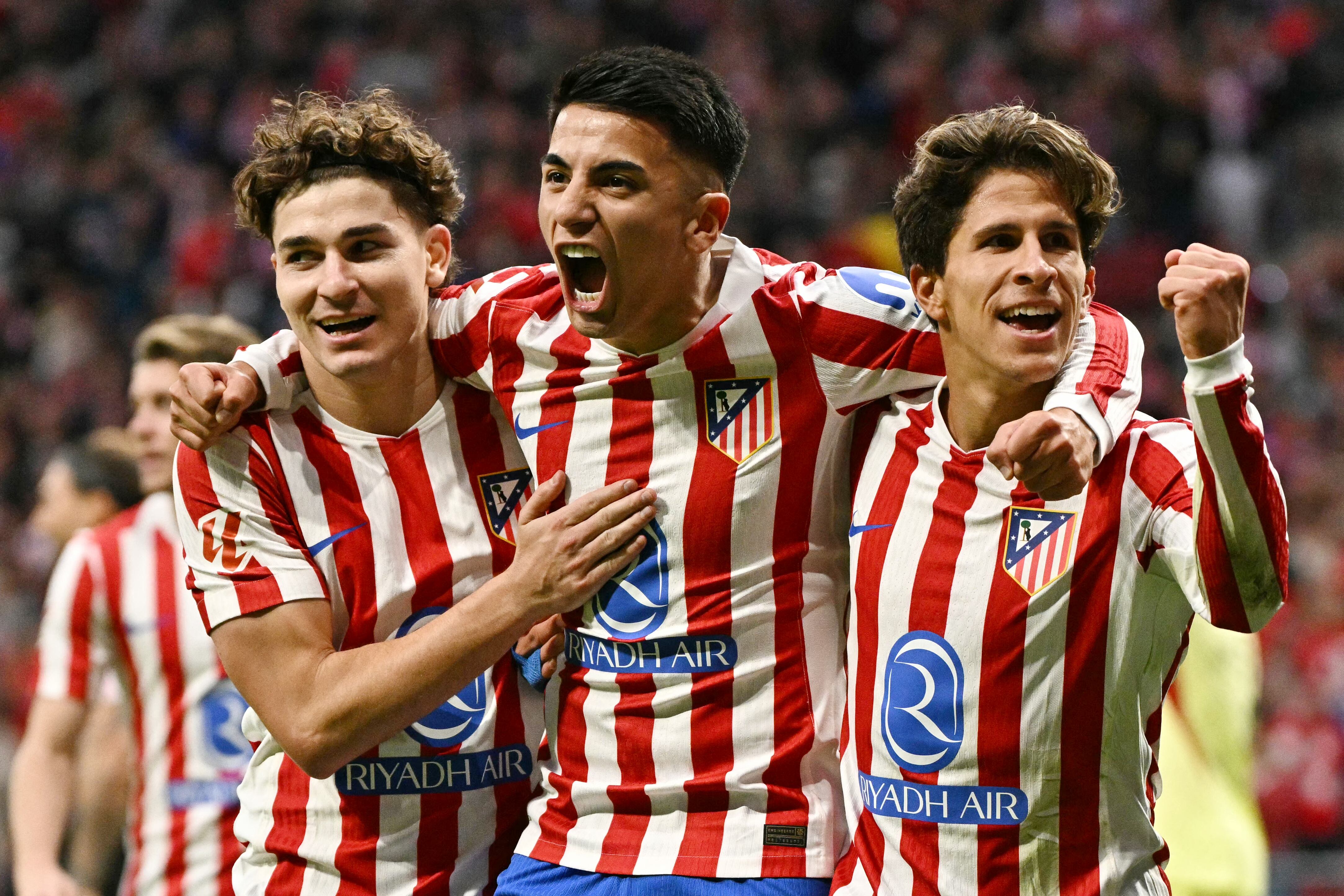 Los argentinos celebran el 2-0 del Atlético