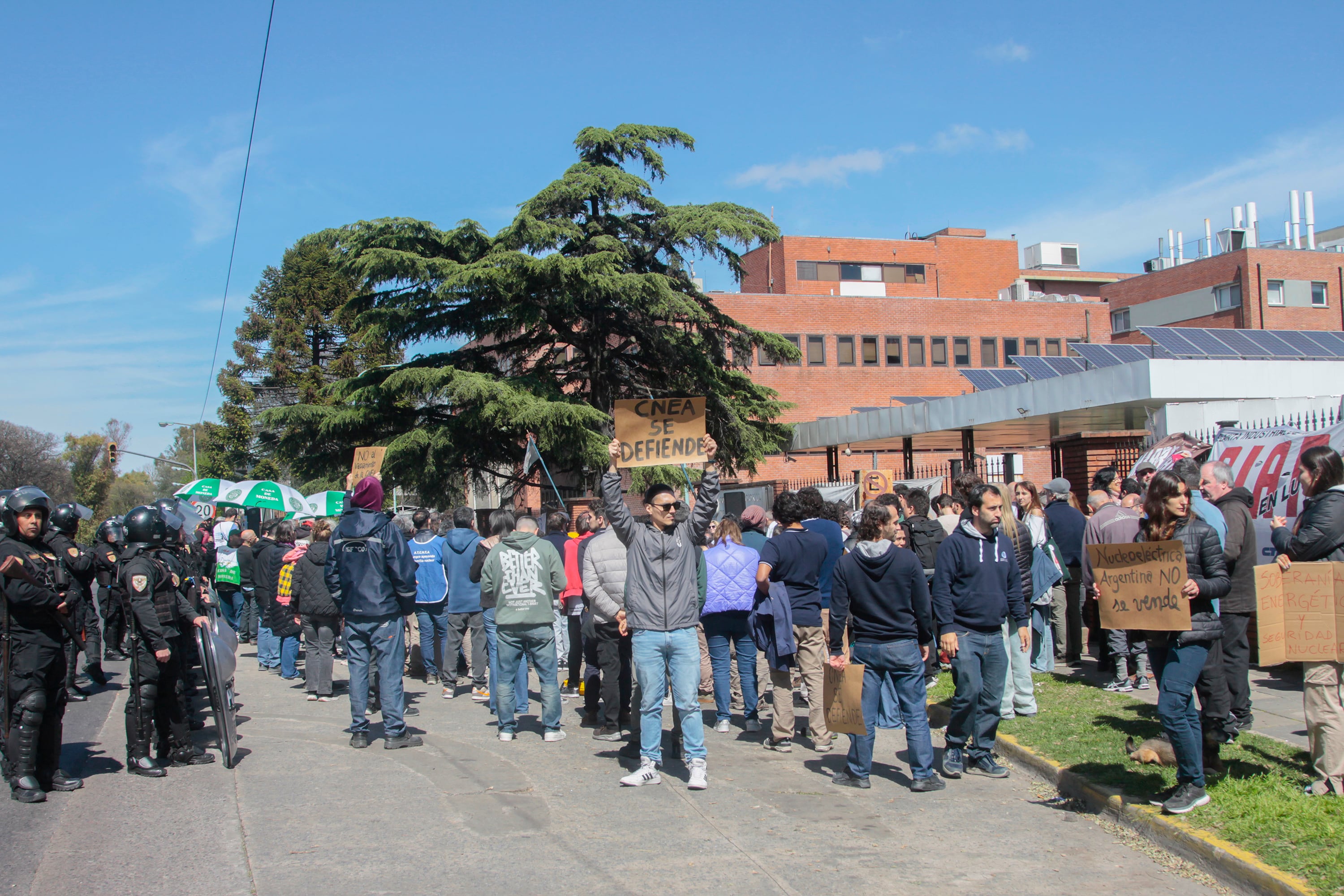 La medida afecta también a los trabajadores de Atucha I, Atucha II y Embalse.