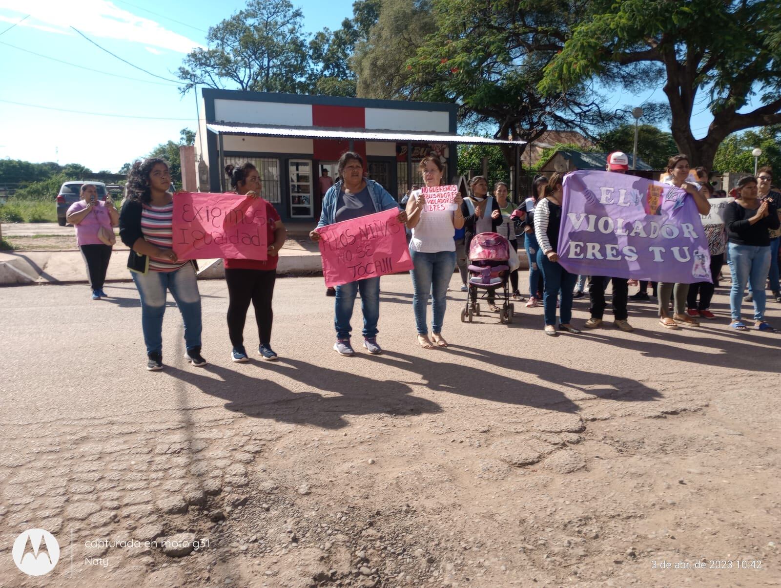 Marcha en Apolinario Saravia.