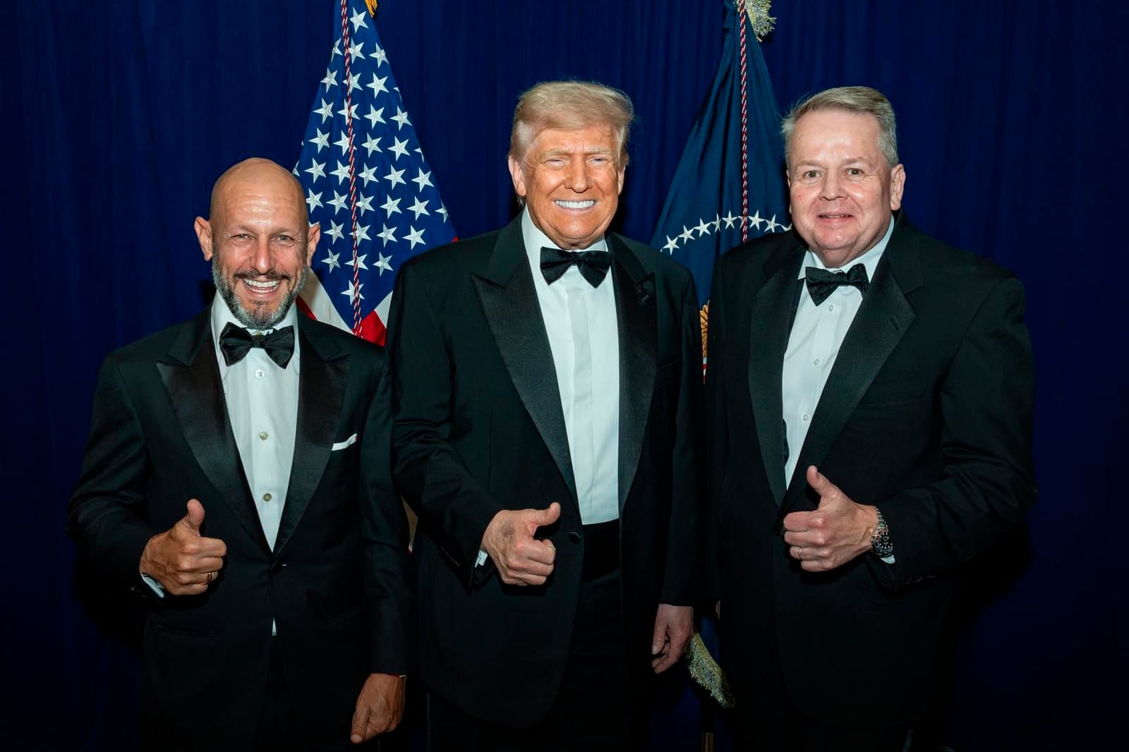 Scatturice, junto a Donald Trump y el asesor Barry Bennett.