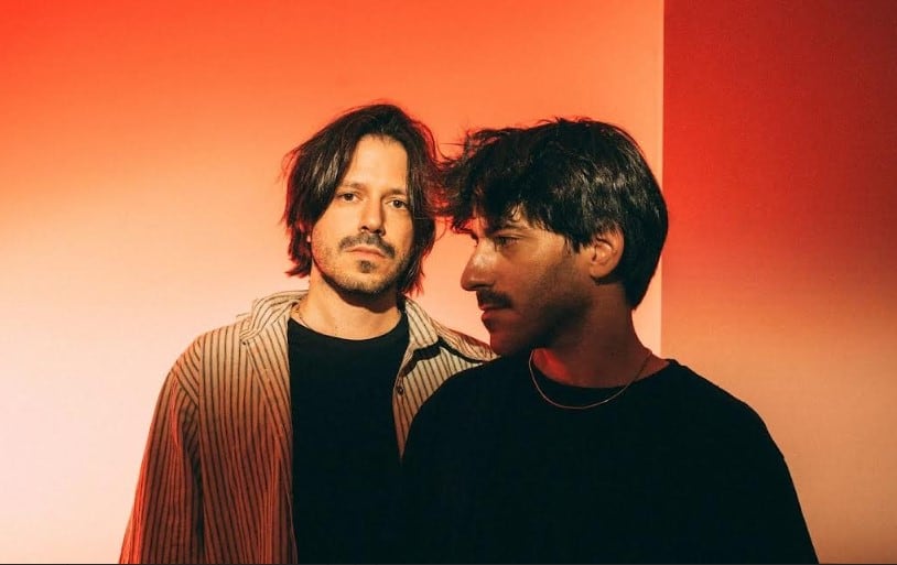 El dúo se enmarca en la fértil escena que desde hace más de una década viene revisitando el folklore español.