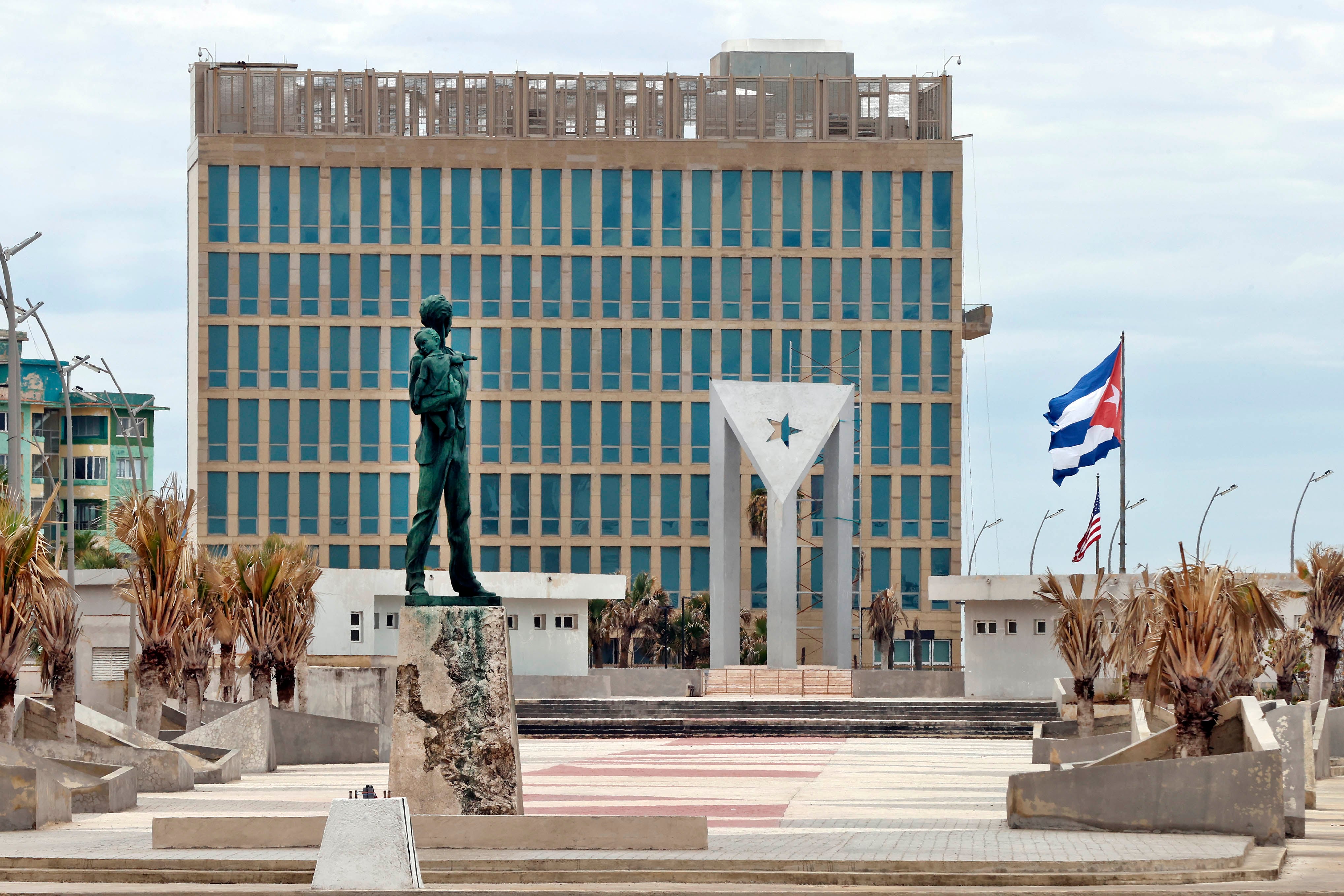 Tribuna Antimperialista frente a laembajada de Estados Unidos en La Habana.