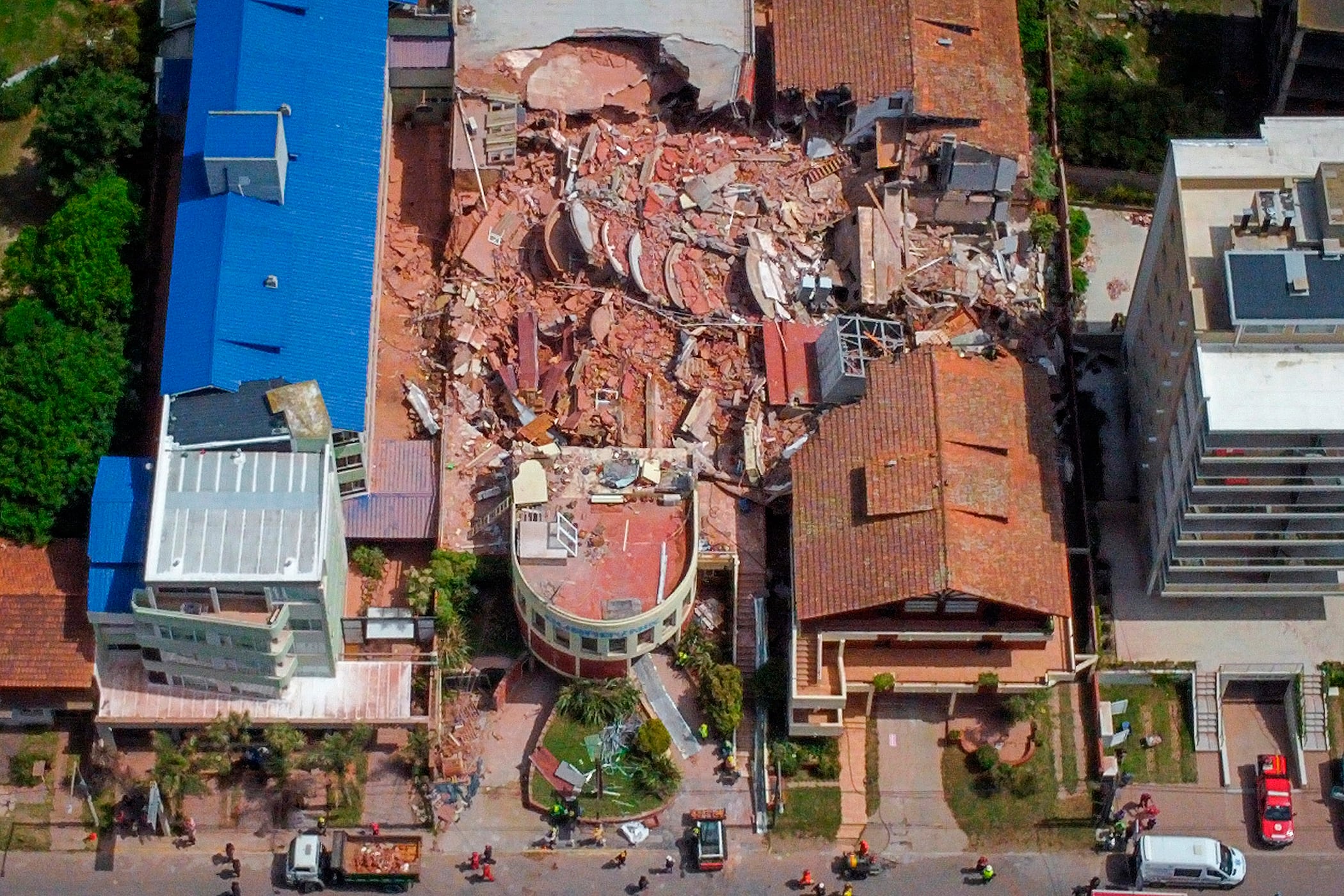 El hotel fue tapiado y la investigación va lenta.