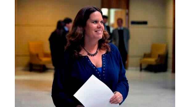 En 1992 comenzó a militar en el partido Socialista, el mismo partido al que pertenecía su abuelo materno.