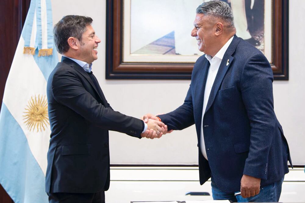 Kicillof selló el acuerdo con el presidente de la AFA, Claudio Tapia
