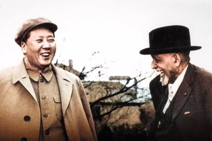 W.E.B. Du Bois, exponente clave de la tradición radical negra, junto al lider de Revolución China Mao Tse-tung. Región de los Lagos, China Central, marzo de 1959.