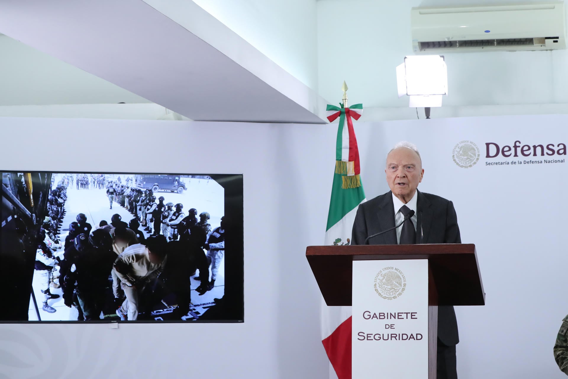 El fiscal general de la República Alejandro Gertz Manero habla un rueda de prensa. 
