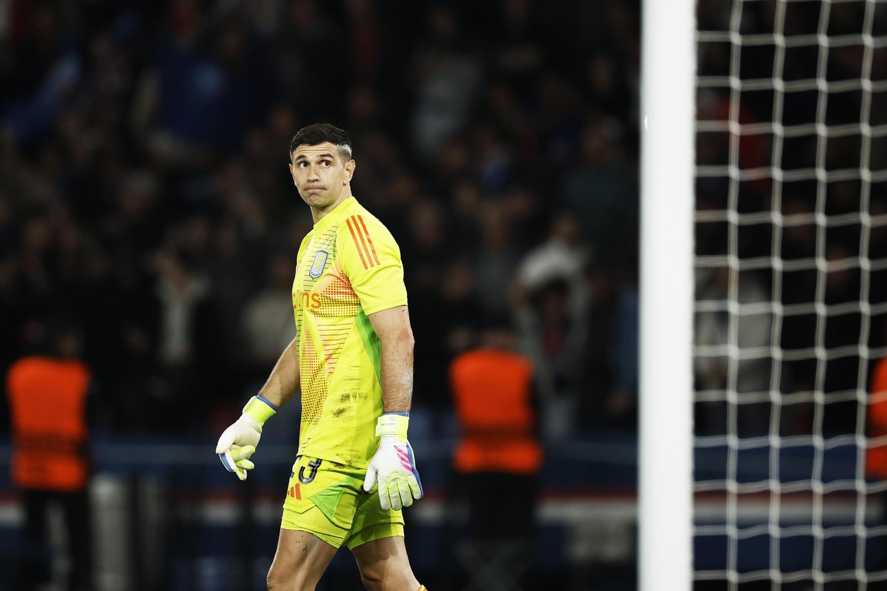 Dibu Martínez mantuvo la valla invicta para Aston Villa