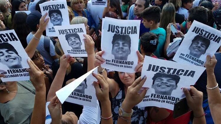 Miles de personas se reunieron en Plaza Congreson esta tarde. 