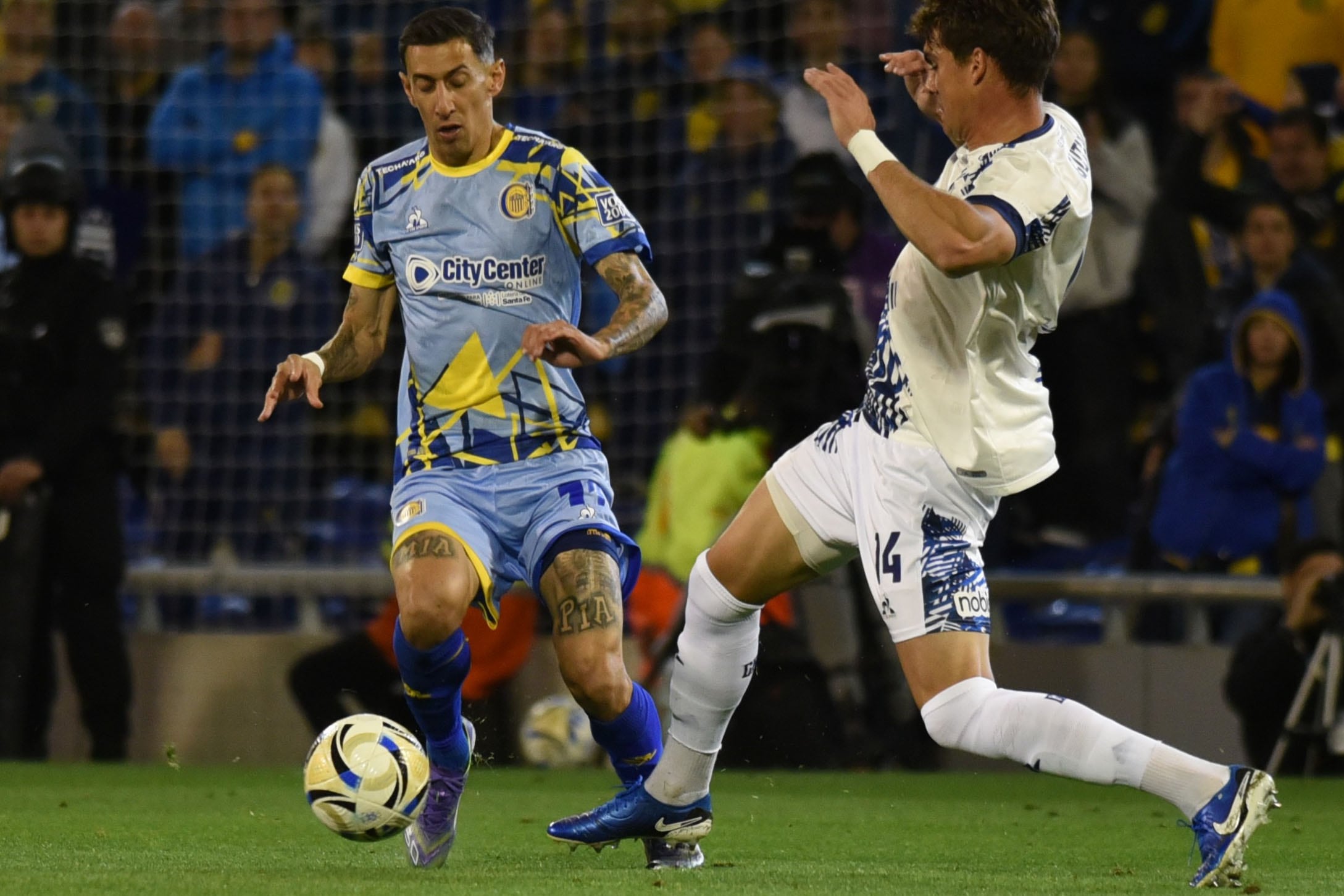 Di María intenta ante la marca del brasileño Rodrigo Guth. 