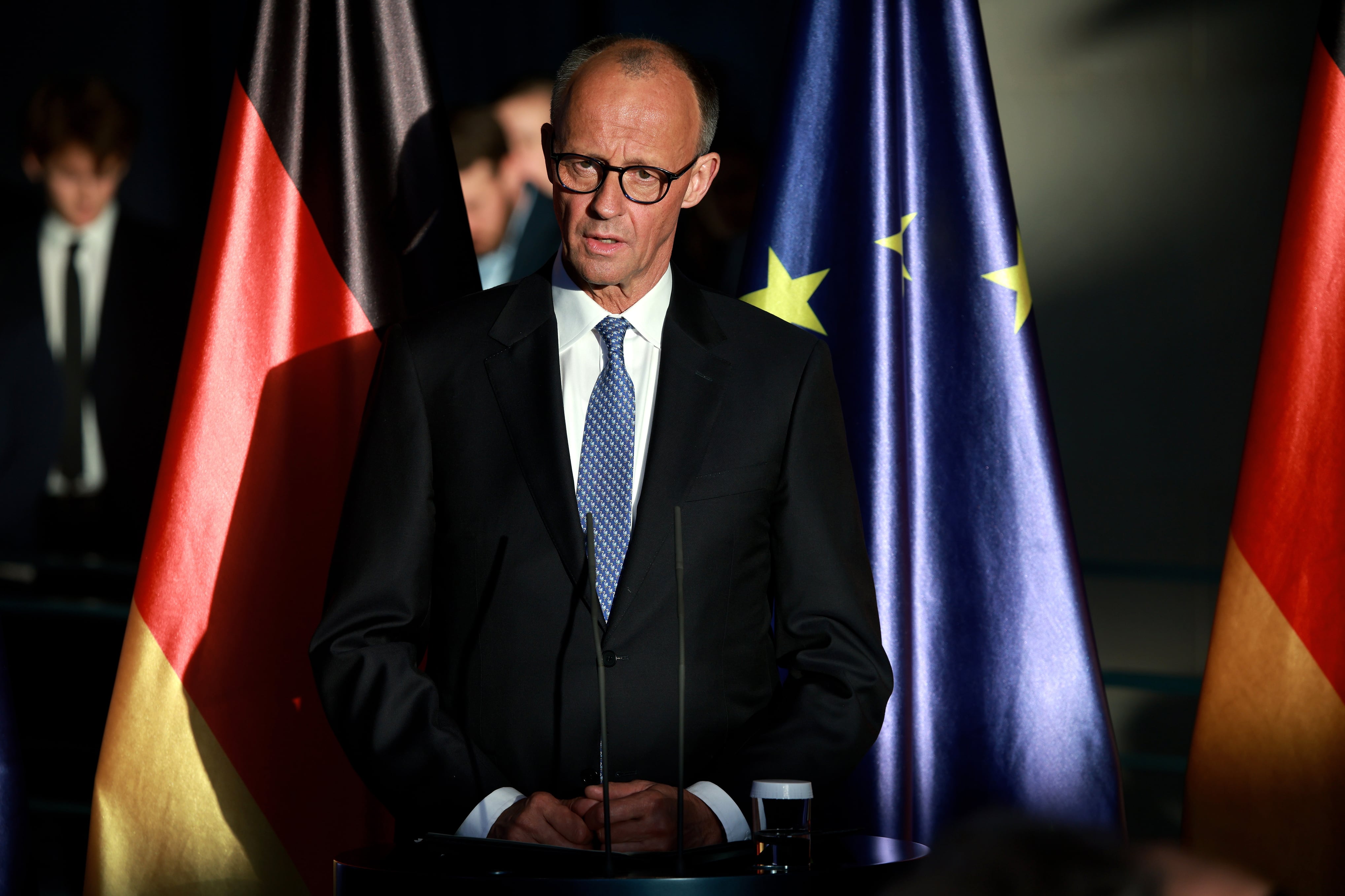 "Les agradezco su confianza y acepto la elección", expresó Merz en el Parlamento.  