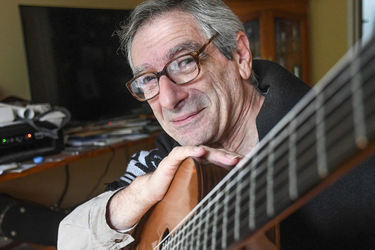 “Es oportuno señalar la persistencia de la guitarra aun en esta situación", dice Falú