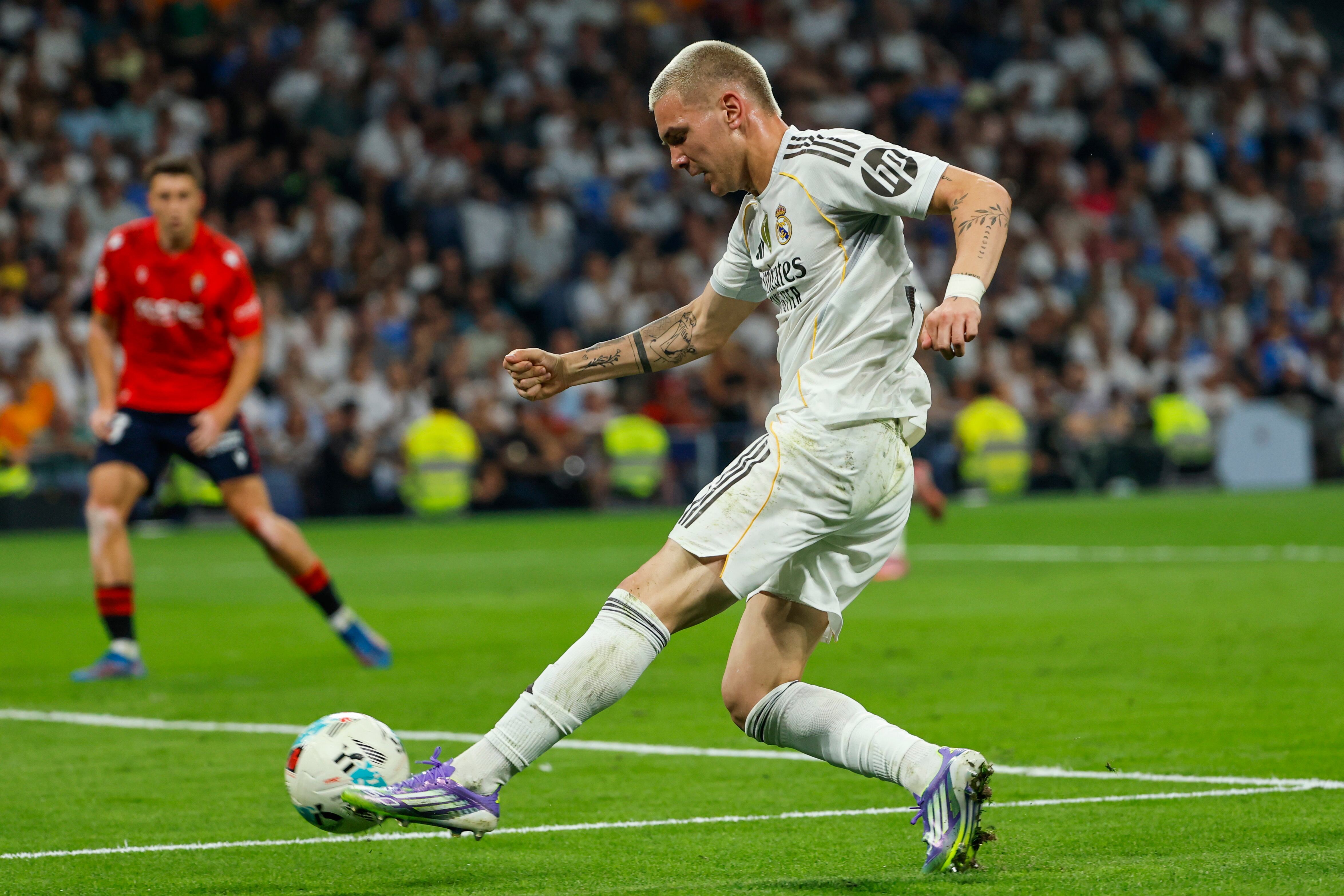 Mastantuono con la camiseta del Real Madrid
