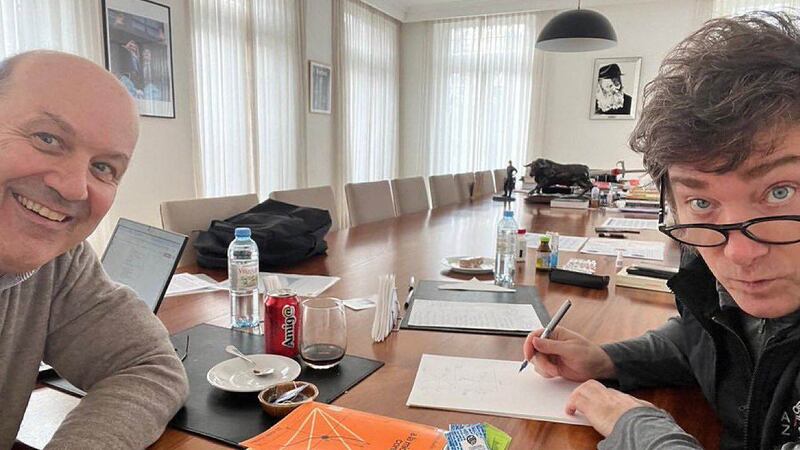 Federico Sturzenegger y Javier Milei tienen como nuevo objetivo destruir los gremios y la legislación laboral.