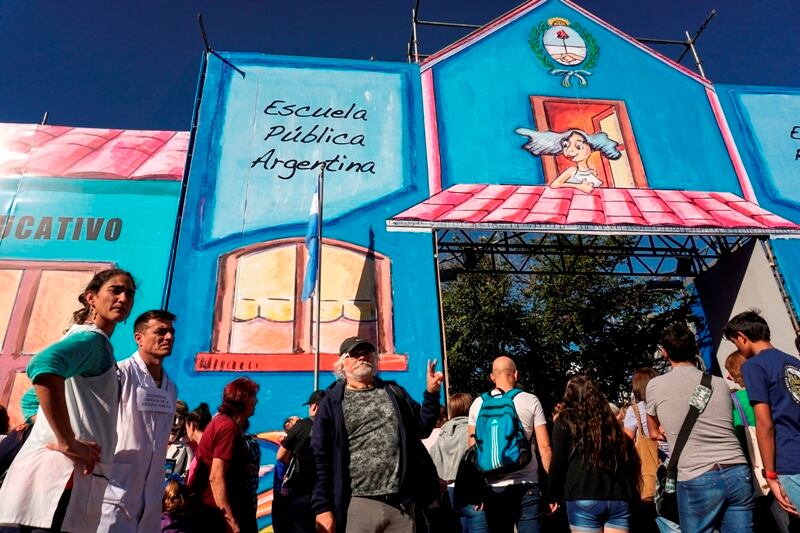 Los bancarios organizaron una visita a la Escuela itinerante para respaldar a los maestros.