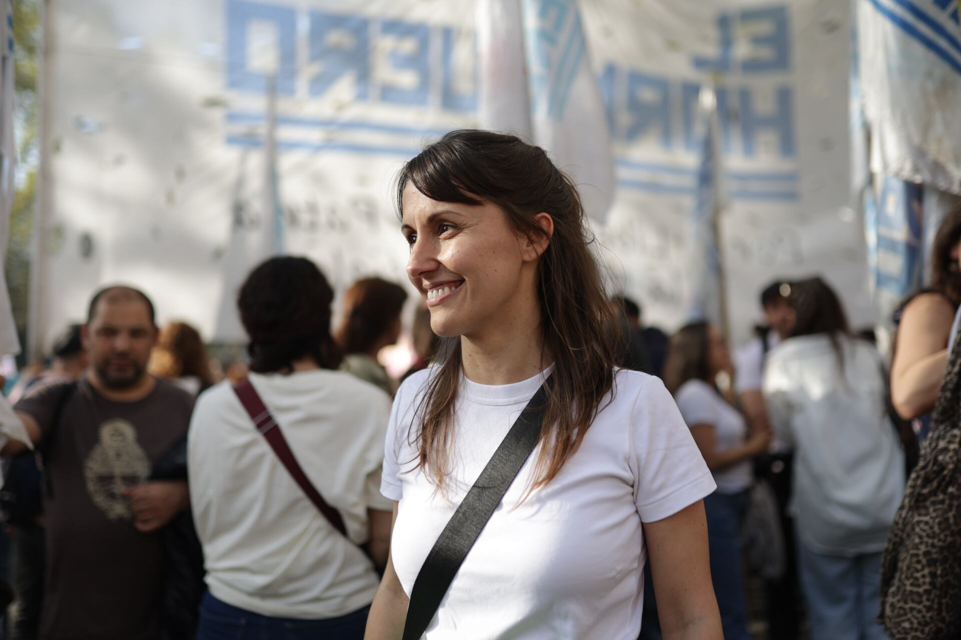 Maru Bielli, socióloga, docente y legisladora porteña por Unión por la Patria, en la marcha contra los vetos del 17/09. 