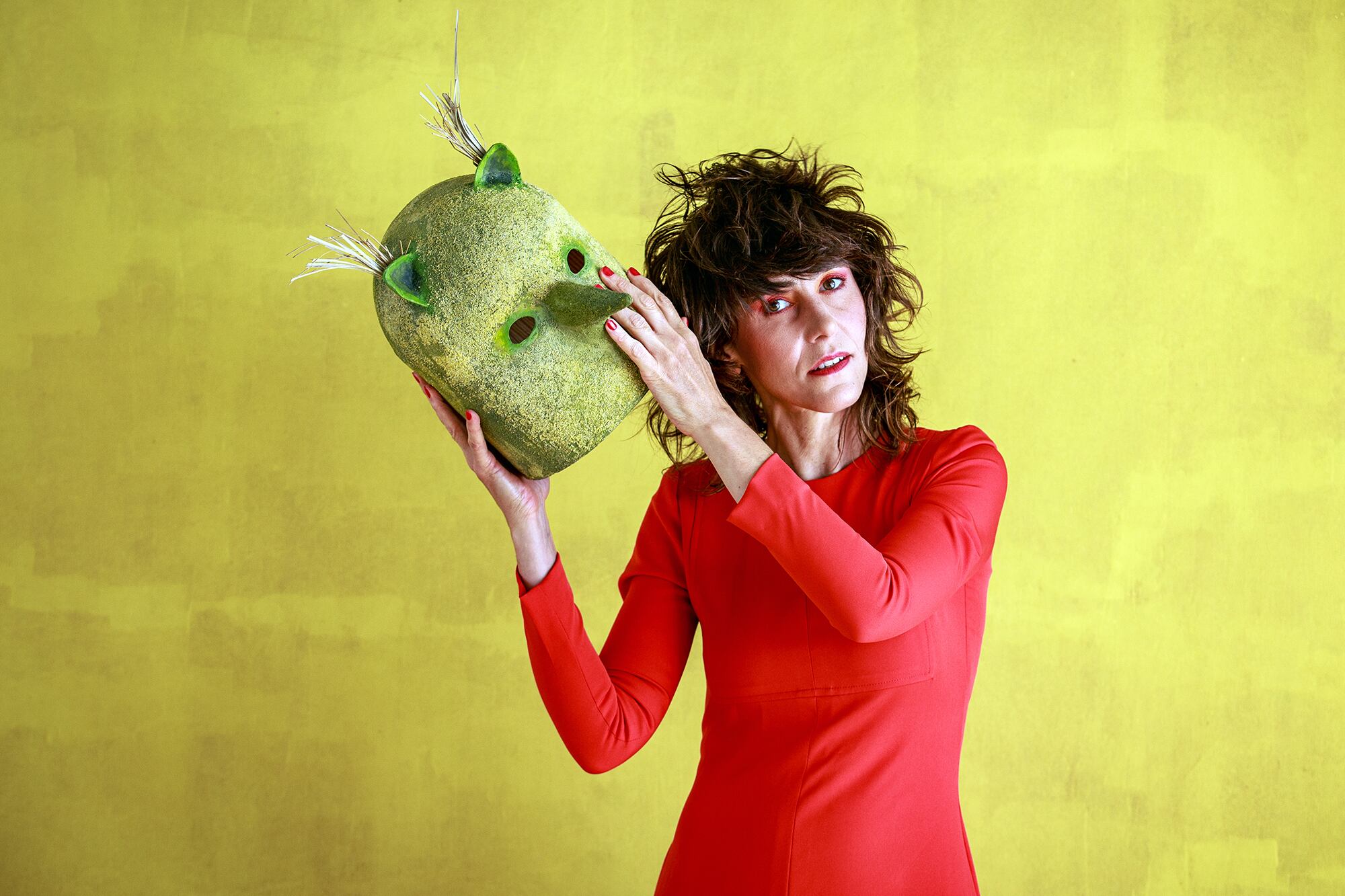 Mercedes Borrell delinea un mundo propio e inmenso.