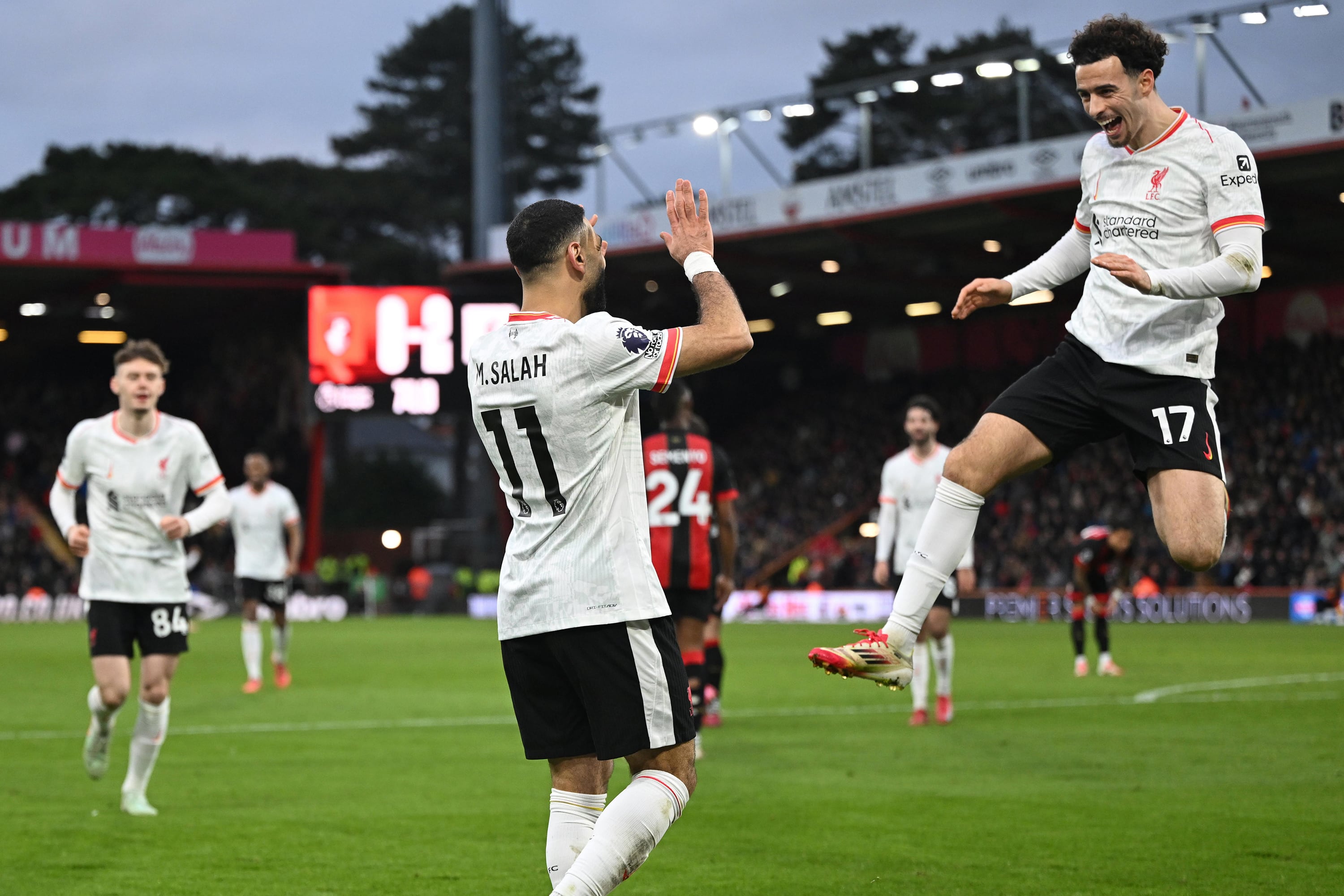 Salah superó los 300 goles en el Liverpool