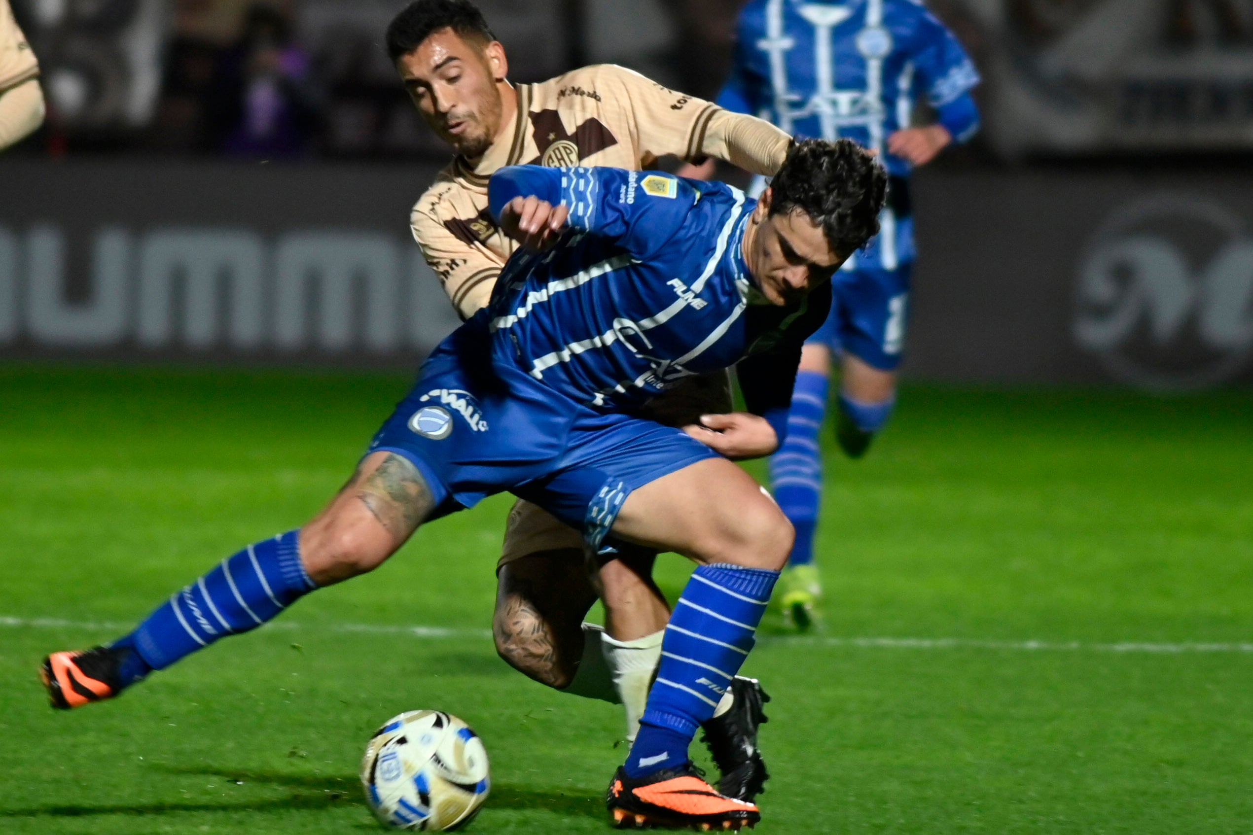 Entretenido cierre de fecha en Vicente López, con final feliz para el Tomba