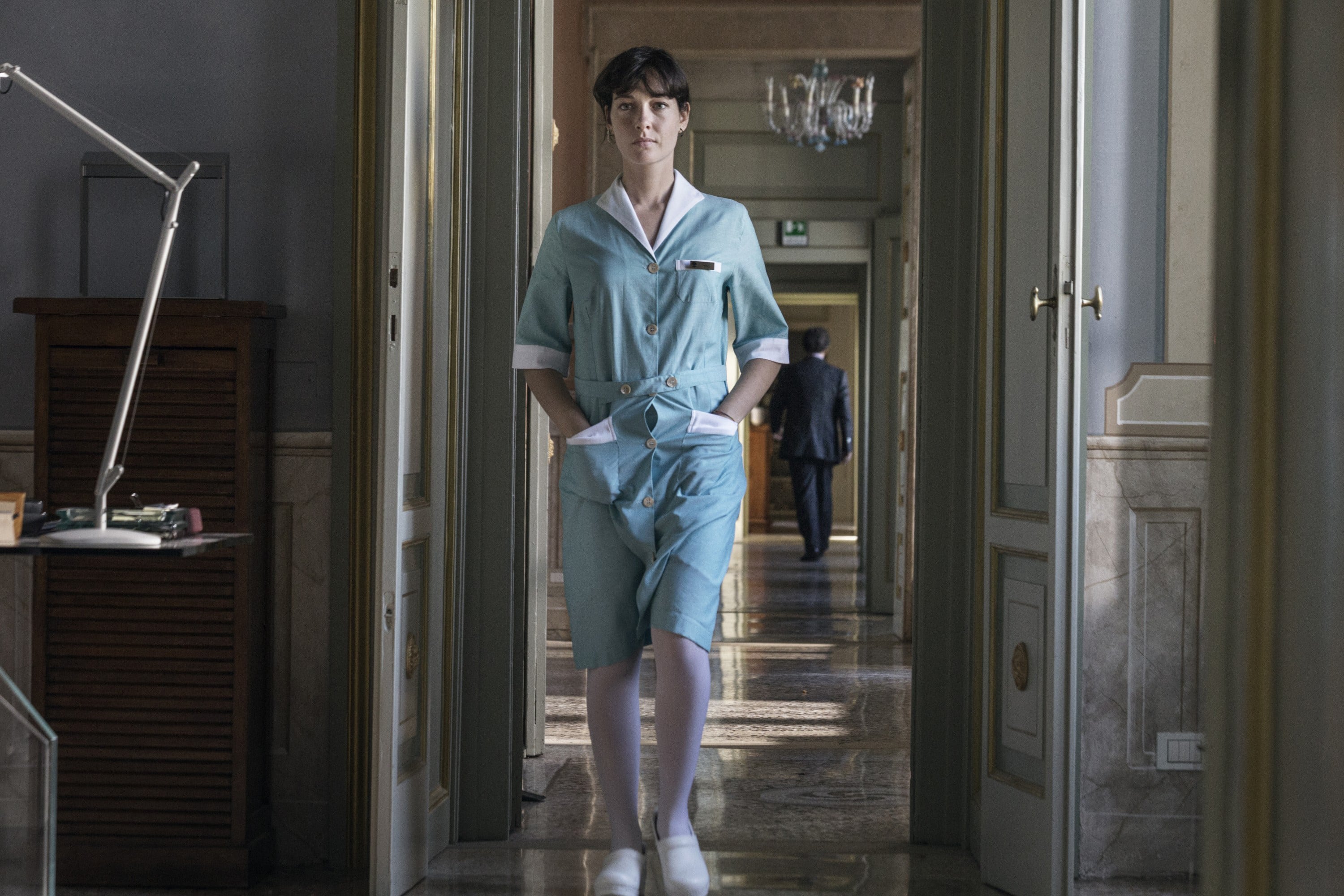 La protagonista es una madre soltera, que trabaja de mucama y se ve expuesta a una situación de violencia. 