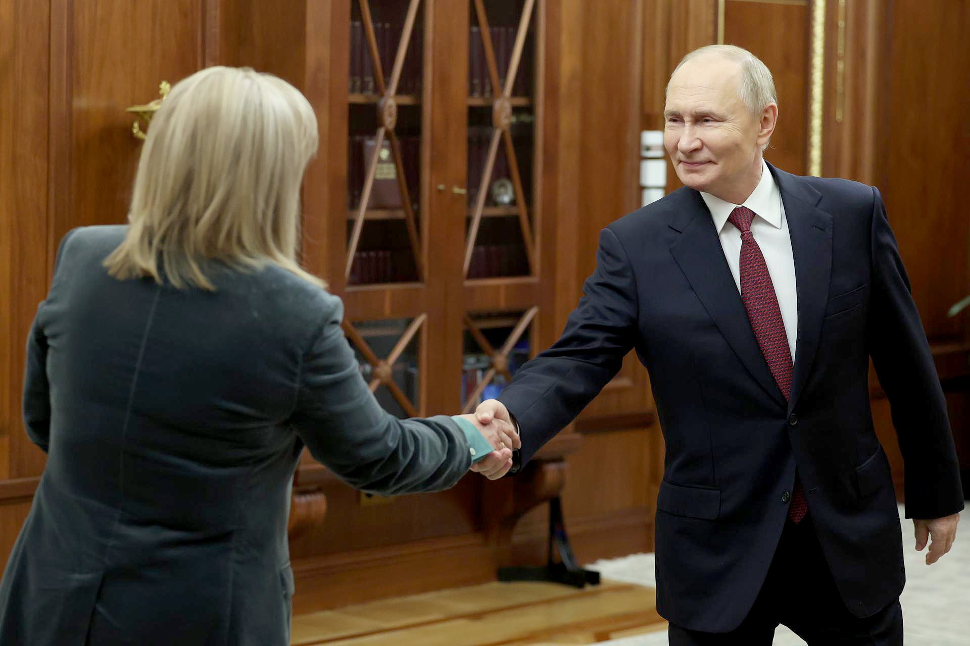 Vladimir Putin se reunió en Moscú con la presidenta de la Comisión Electoral Central, Ella Pamfilova