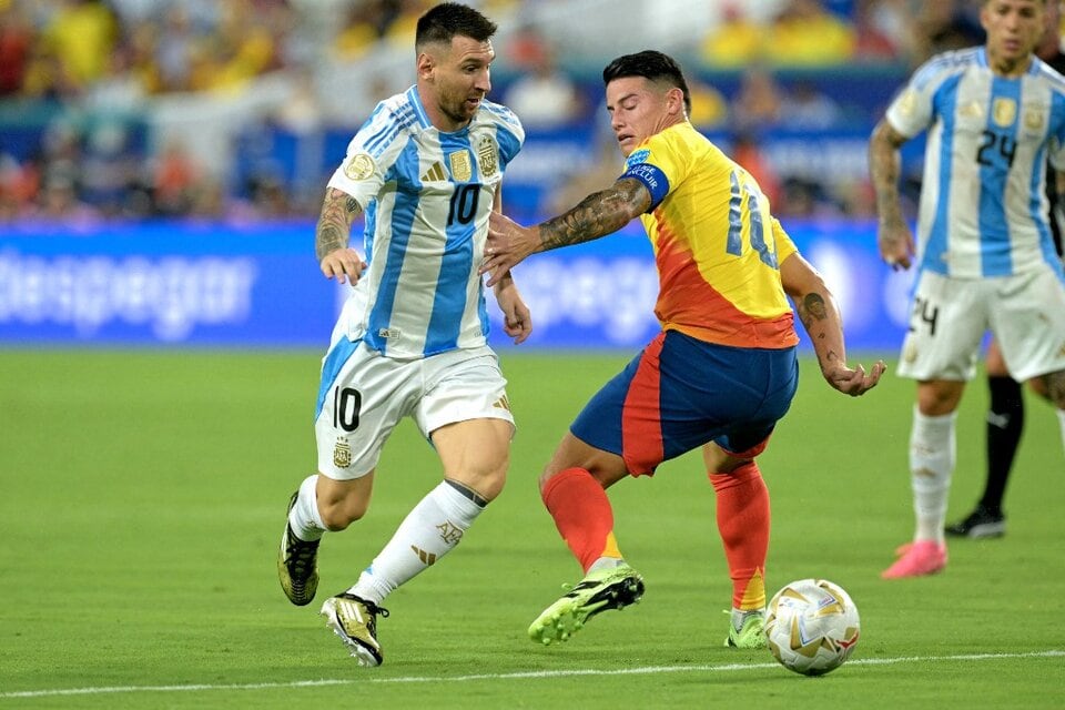 Messi (37 años) y James (33 años) en una postal que verá de nuevo en Eliminatorias pero que difícilmente se vuelva a repetir en una Copa América