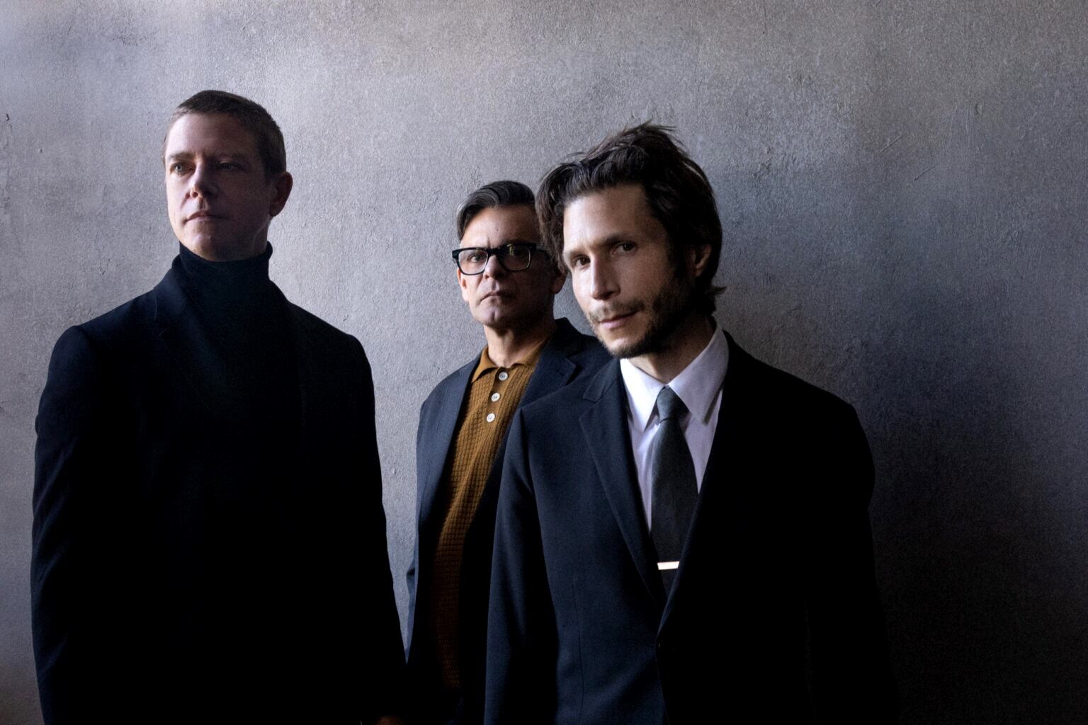 El trío mostrará canciones de su disco "The Other Side of Make-Believe."