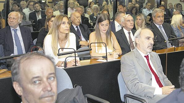 Juan José Galeano, Hugo Anzorreguy y Rubén Beraja, durante la lectura de la sentencia por el encubrimiento del atentado a la AMIA.