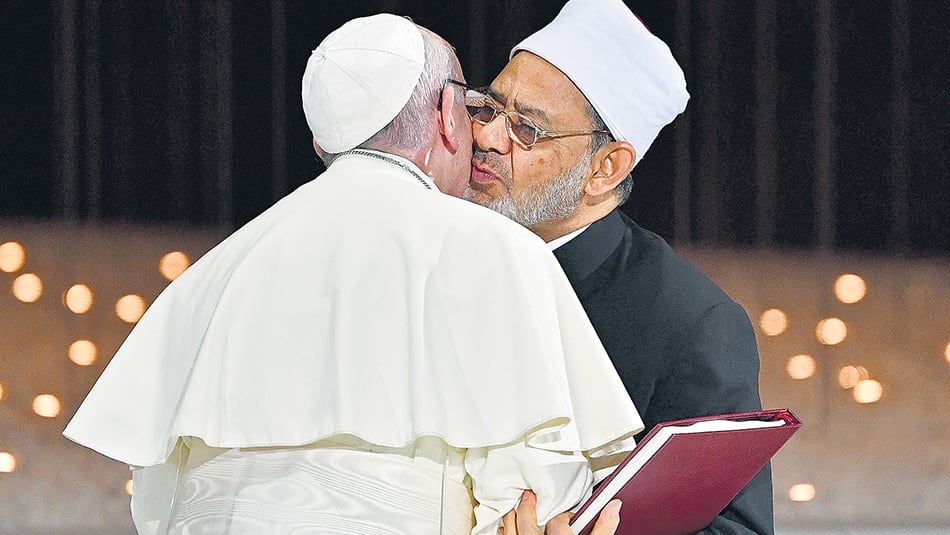 Francisco y el gran imán de Al-Azhar, Ahmad Al-Tayyeb, suscribieron un documento conjunto.