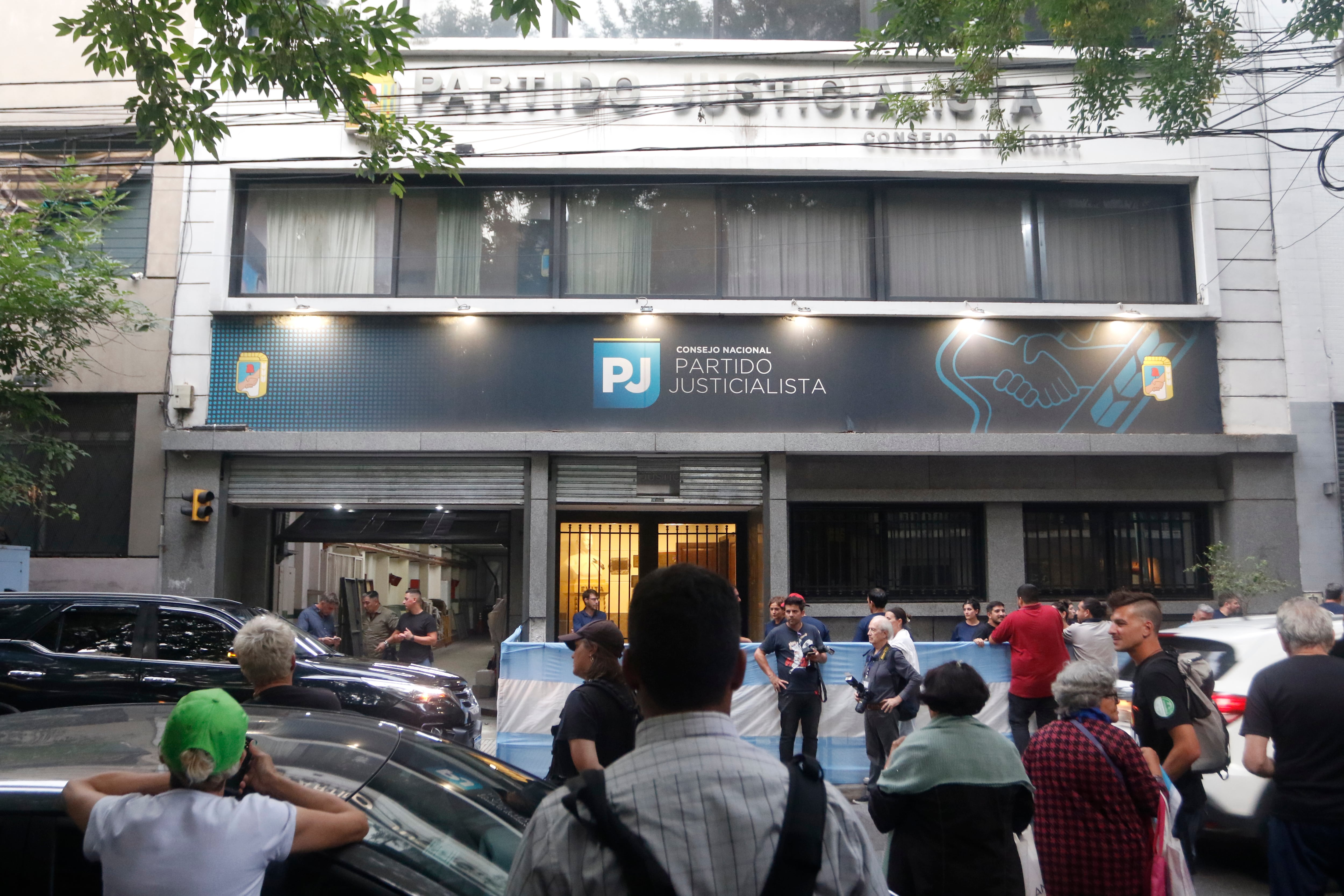 La sede del PJ porteño es por estos días el lugar de múltiples reuniones.