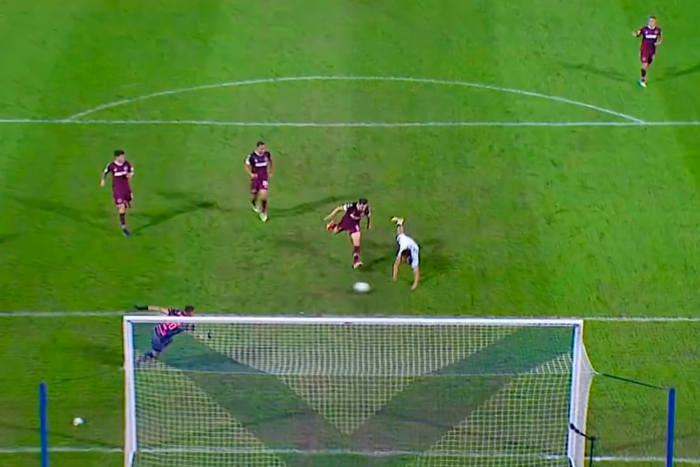 Aquino ya cayó, pero no se puede determinar si Peña Biafore lo tocó o no