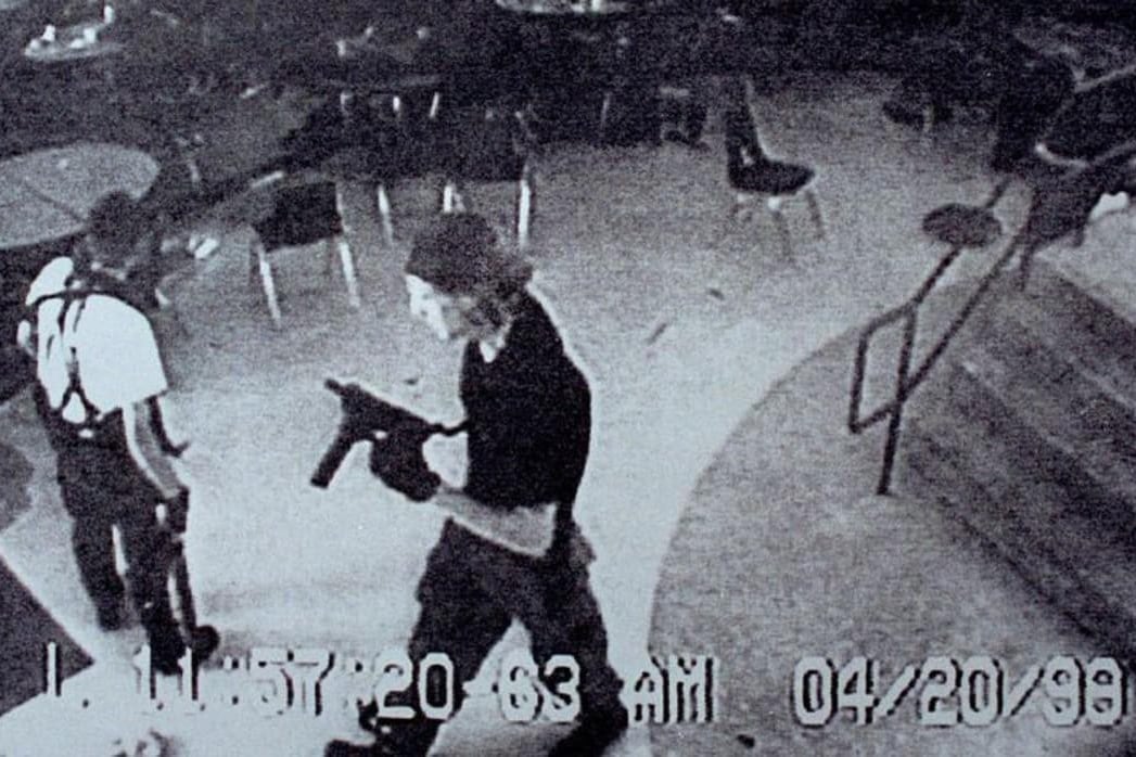 La masacre de Columbine, en Estados Unidos, un caso paradigmático de violencia armada en manos de jóvenes. 