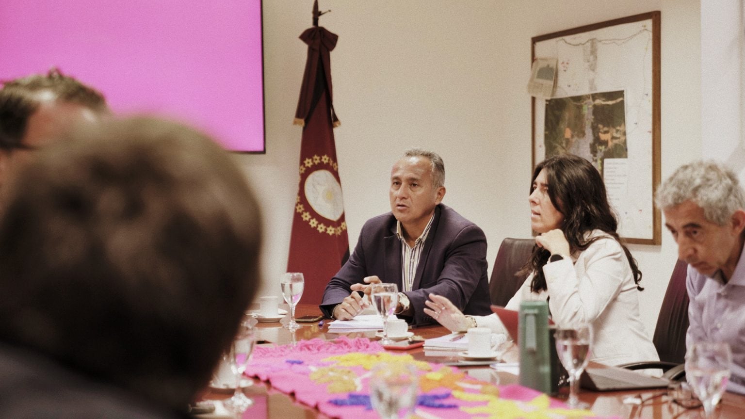 Casas (izquierda), en una de las reuniones de transición. 